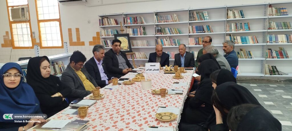 نشست گلستان‌خوانی با حضور نوجوانان و چهره‌های ادبی در زابل برگزار شد