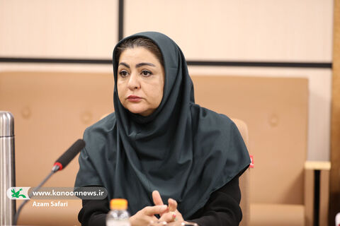 مریم اسلامی معاون آفرینش های ادبی کانون   در نشست ادبی «یادبود رود» به مناسبت سالروز درگذشت قیصر امین‌پور
