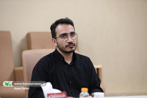 حسین دهلوی شاعر   در نشست ادبی «یادبود رود» به مناسبت سالروز درگذشت قیصر امین‌پور