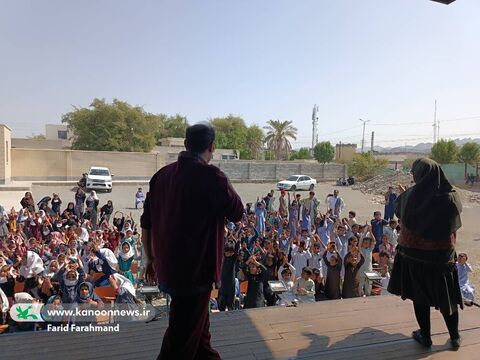 روزهای سوم تا ششم اجرای تماشاخانه سیار کانون پرورش فکری در جنوب سیستان و بلوچستان