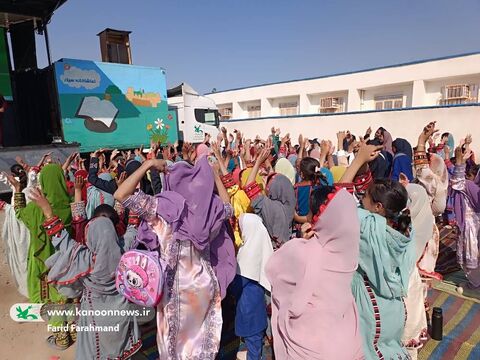 روزهای سوم تا ششم اجرای تماشاخانه سیار کانون پرورش فکری در جنوب سیستان و بلوچستان