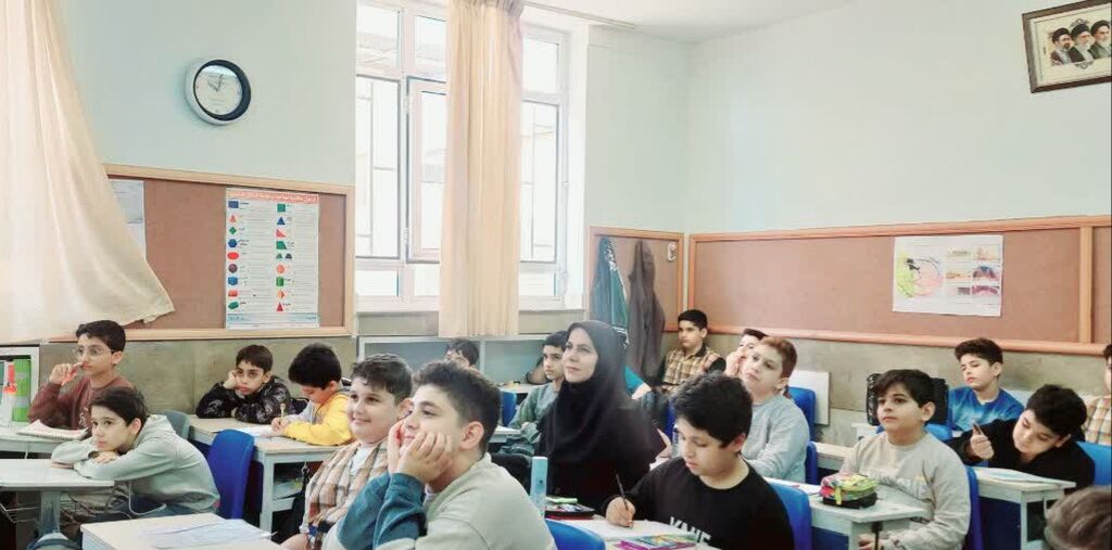 مربیان مرکز شماره ۴ کانون کرمانشاه پدافند غیرعامل از مرزهای خاک تا کهکشان را تبیین کردند