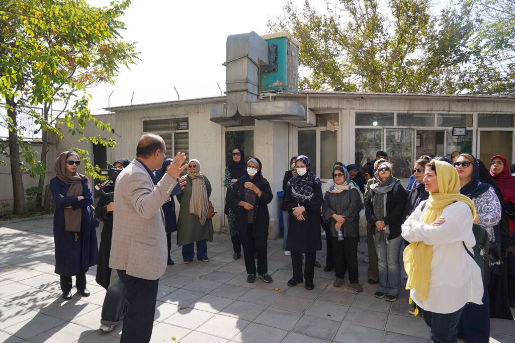 دیدار نویسندگان کودک و نوجوان با کودکان کار و خانواده‌های تحت حمایت شهرداری تهران