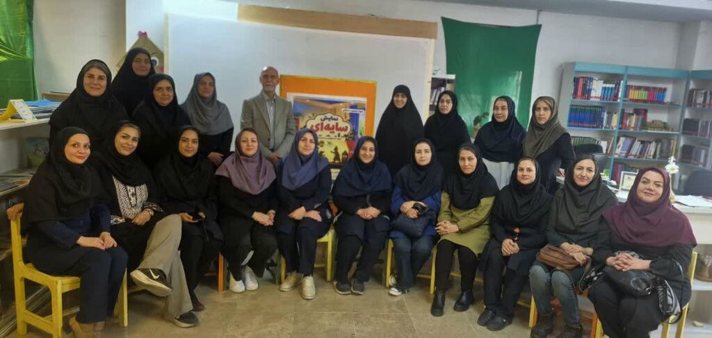 مربیان کانون البرز با شیوههای نوین نمایش سایهای آشنا شدند
