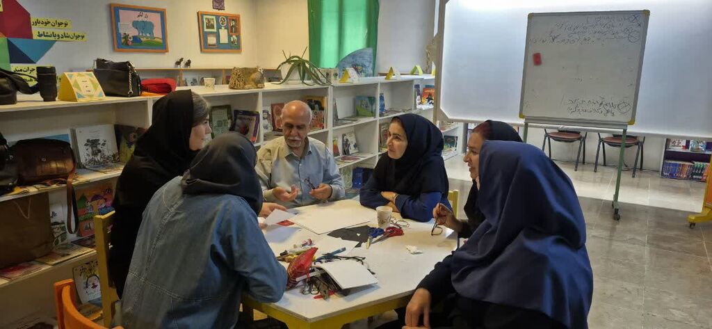 مربیان کانون البرز با شیوههای نوین نمایش سایهای آشنا شدند