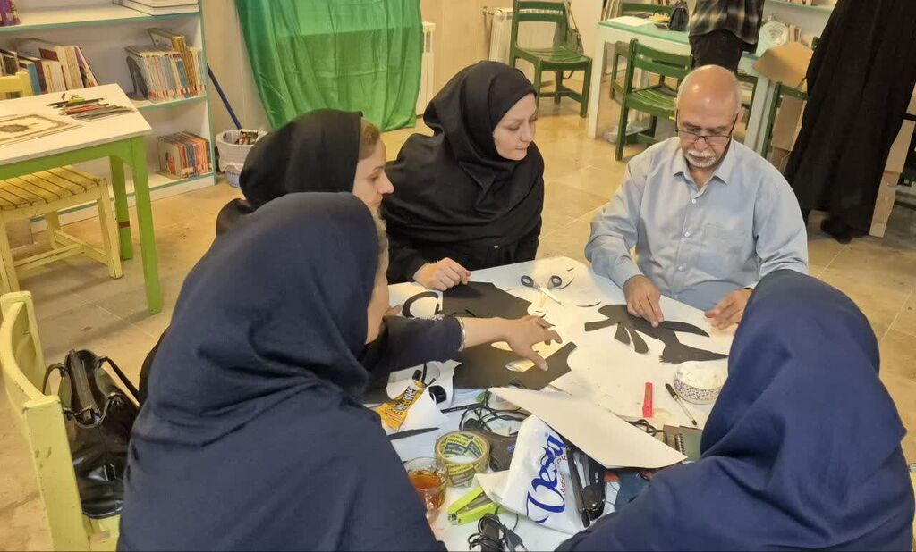 مربیان کانون البرز با شیوه‌های نوین نمایش سایه‌ای آشنا شدند