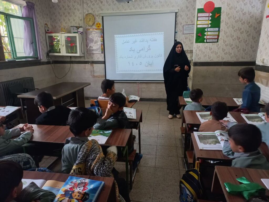 مرکز شماره ۱ کانون کرمانشاه دانشآموزان را با مفاهیم حفاظت از وطن آشنا کرد