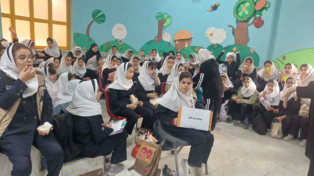 آشنایی دانش‌آموزان با مفاهیم پدافند غیرعامل در مرکز شماره ۲ کانون کرمانشاه
