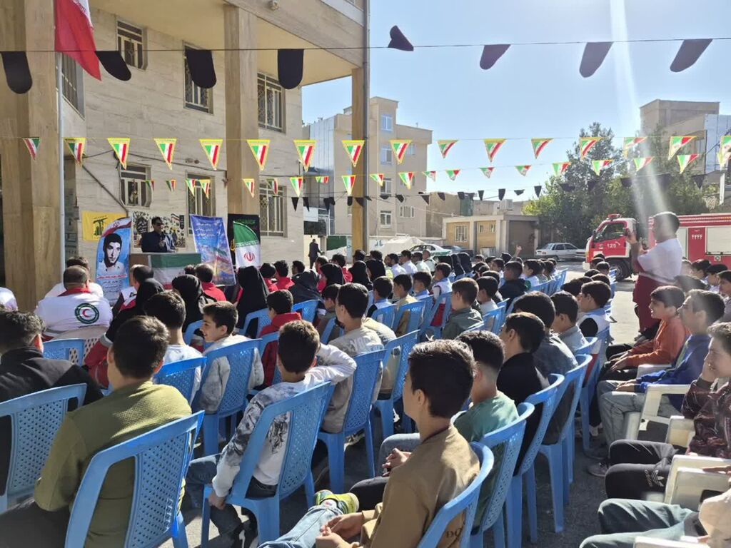حضور مربیان کانون هرسین در مانور پدافند غیرعامل مدرسه شهید منصوری