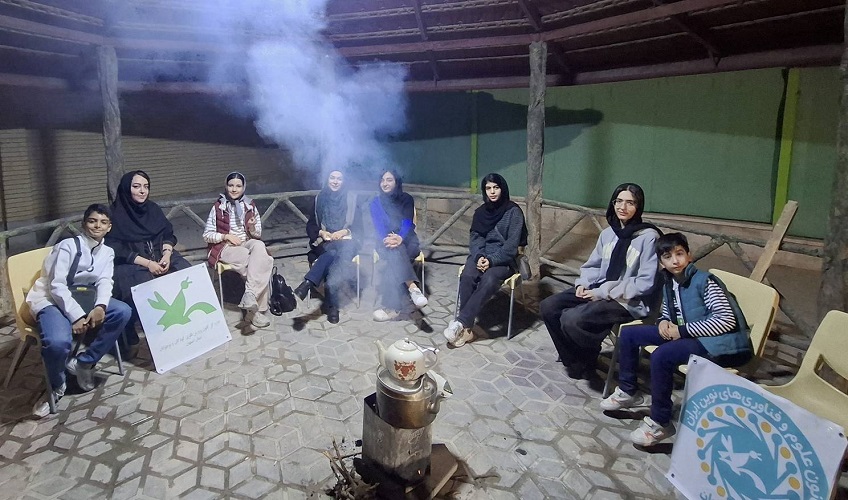 شب‌نشینی نوجوانانه در کافنا؛ از شور رفاقت تا کشف شگفتی‌های آسمان