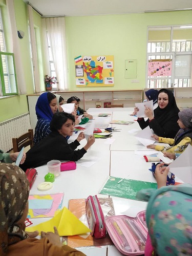 ویژه‌برنامه فاطمیه در مرکز شماره ۲ نایین؛ فضای کانون رنگ و بوی فاطمی گرفت