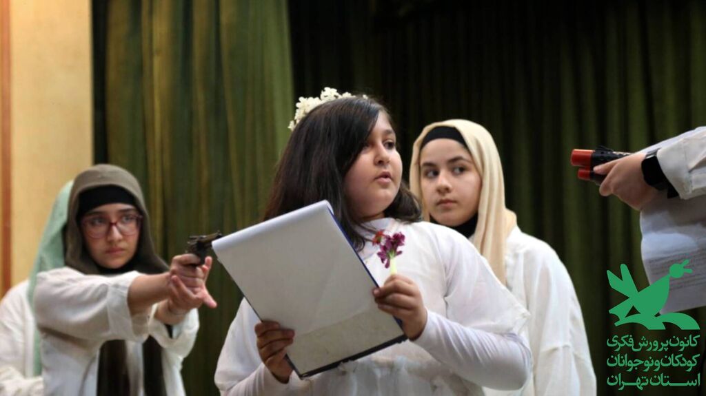 نوجوانان در سومین پنجشنبه «کتاب روی صحنه» قصه «این عروسک مال کیه؟» را روایت کردند