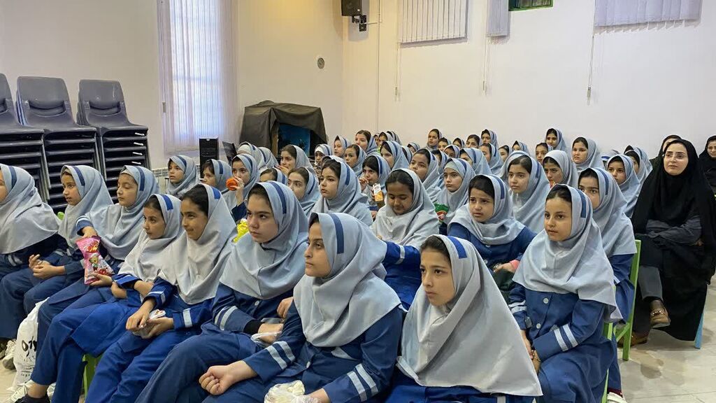 استقبال مدارس و خانواده‌ از فعالیت اجرای نمایش درمرکز فرهنگی چناران