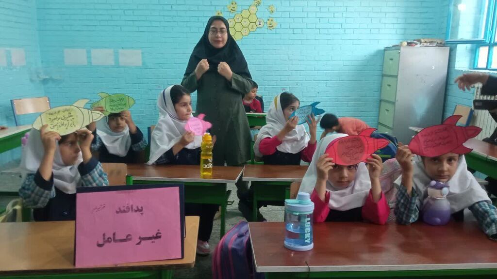 مربیان کانون قصرشیرین، راه‌های ایمنی دانش‌آموزان در فضای مجازی و واقعی را تقویت کردند