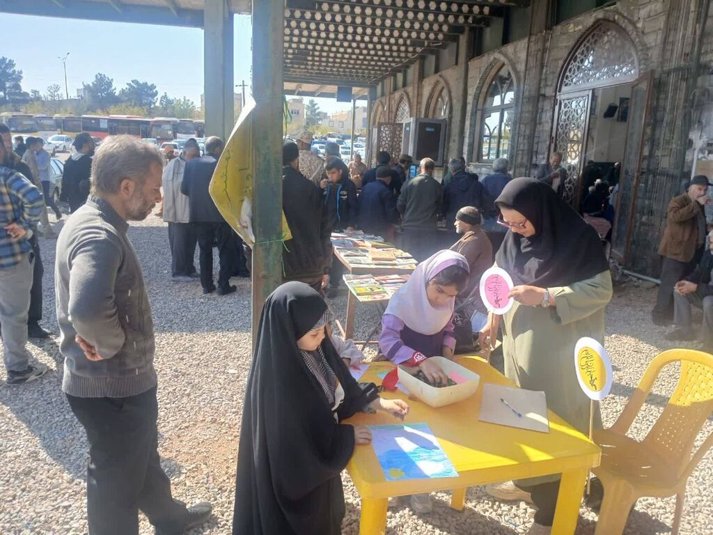 برپایی میز ارتباطات مردمی و کارگاه نقاشی کودکان با محوریت همدلی با دانشآموزان میناب به همت کانون شاهرود