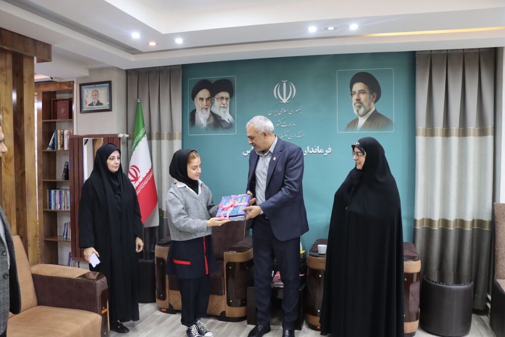 نوجوانان عضو کانون سلماس پای میز گفت‌وگو با فرماندار؛ از مطالبه‌گری تا آینده‌سازی