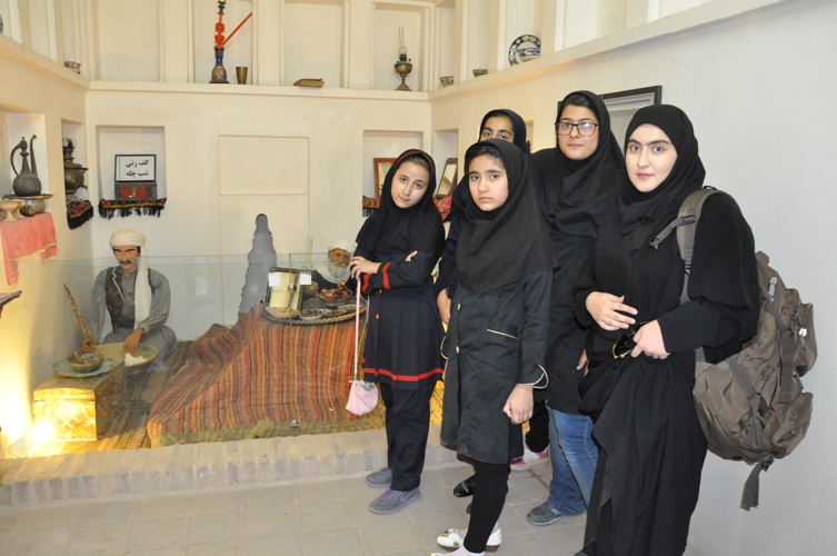 بازدید گروه‌های نمایشی از موزه مردم شناسی و مشاهیر قاین و مسجد جامع - کانون