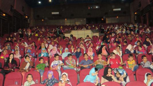 استقبال کودکان اصفهانی از نمایش فیلم پایان رویاها