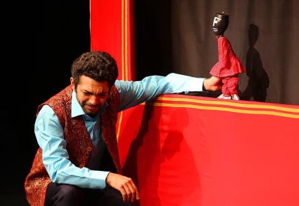 اجرای نمایش مبارک و قالیچه پرنده در مرکز تئاتر کانون