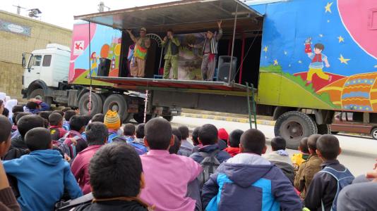تریلی نمایش سیار کانون در استان‌های ایلام، خوزستان و بوشهر